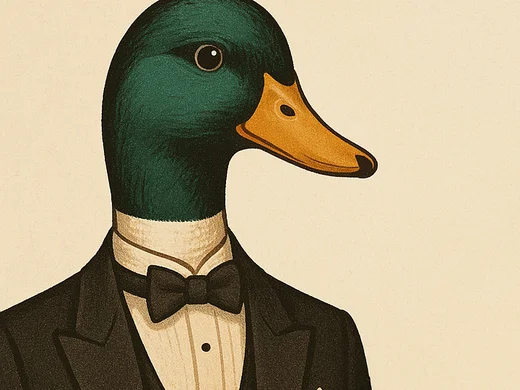 Ente mit Smoking und Fliege vor beigem Hintergrund