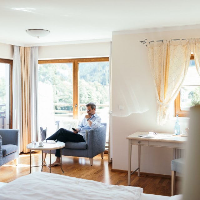 wiesenhof hotel zimmer sommer paar 00116