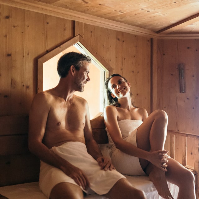 wiesenhof wellness sauna paar 00117