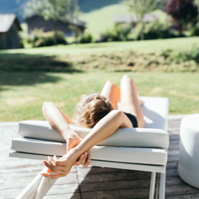 wiesenhof wellnessurlaub garten paar00139