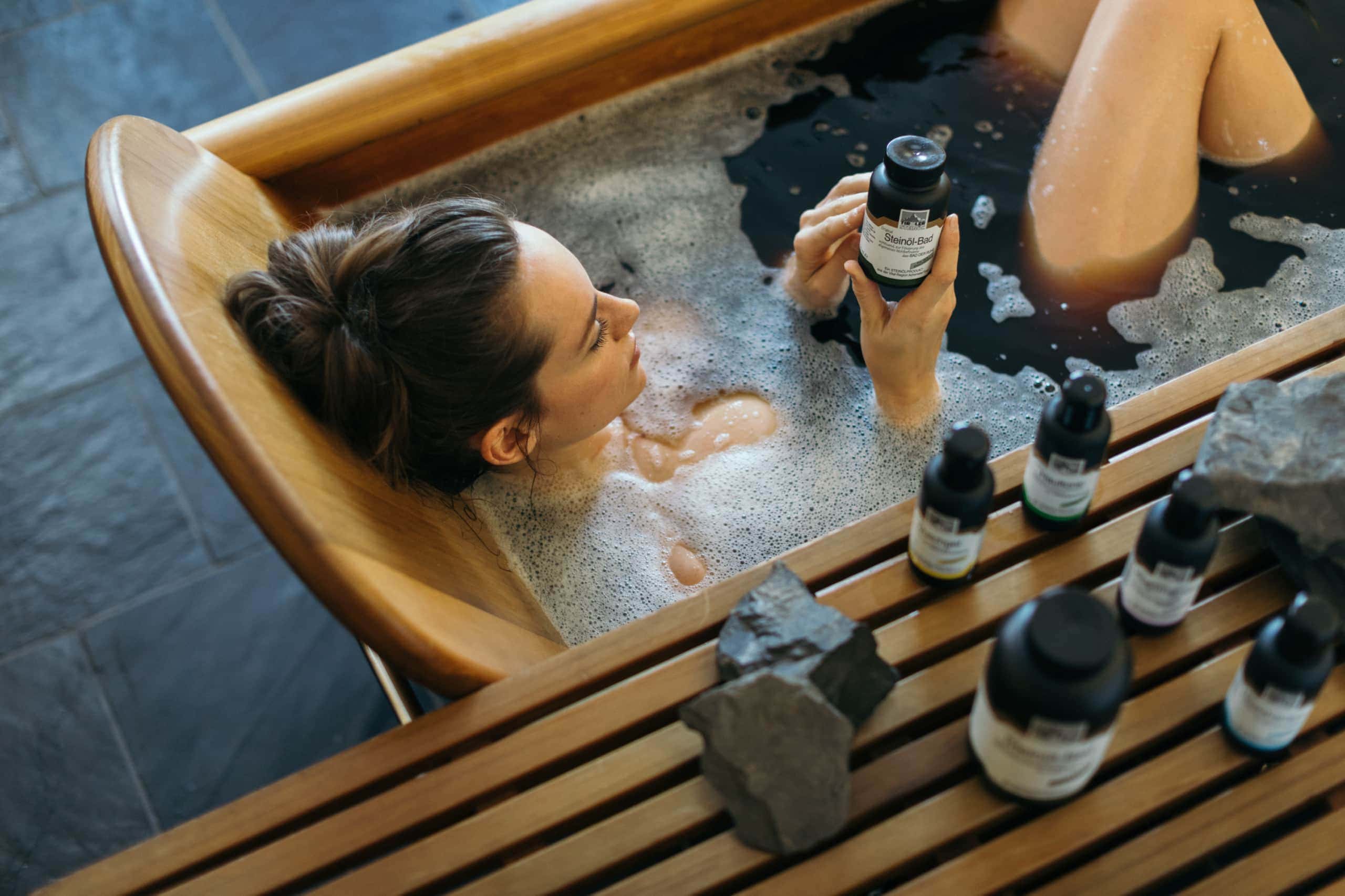 Wellnessbehandlungen 1 wiesenhof wellness tirolersteinoelbad8