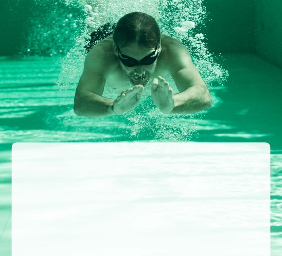 Schwimmer im Pool des Hotels Wiesenhof