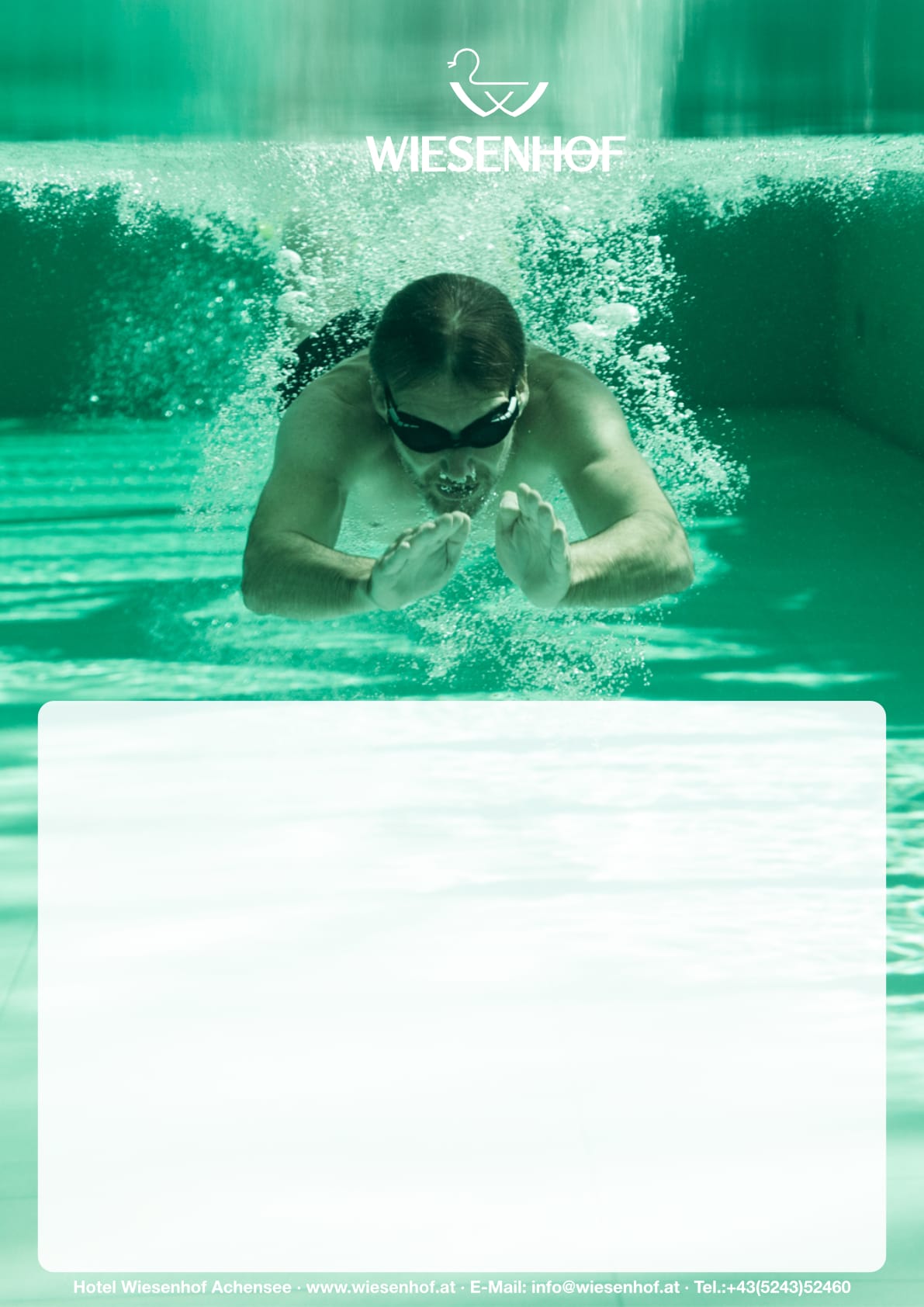 Schwimmer im Pool des Hotels Wiesenhof