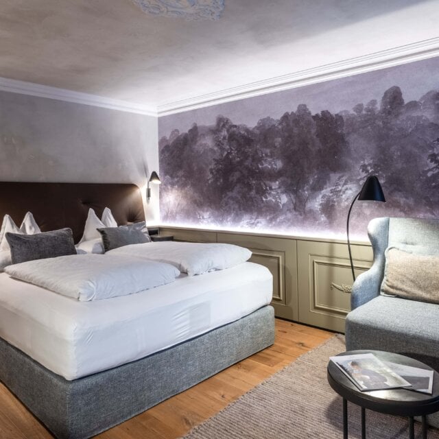 Gemütliches Hotelzimmer mit moderner Einrichtung