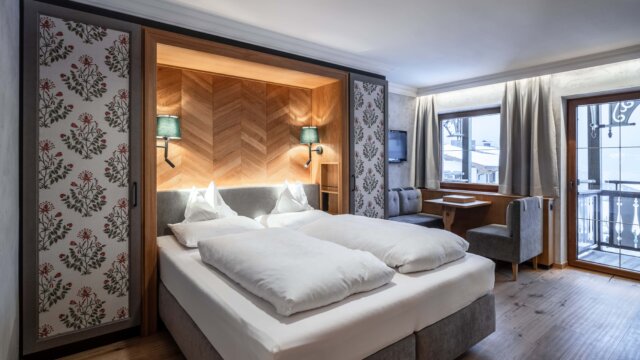 Moderne Hotelzimmer mit gemütlicher Einrichtung