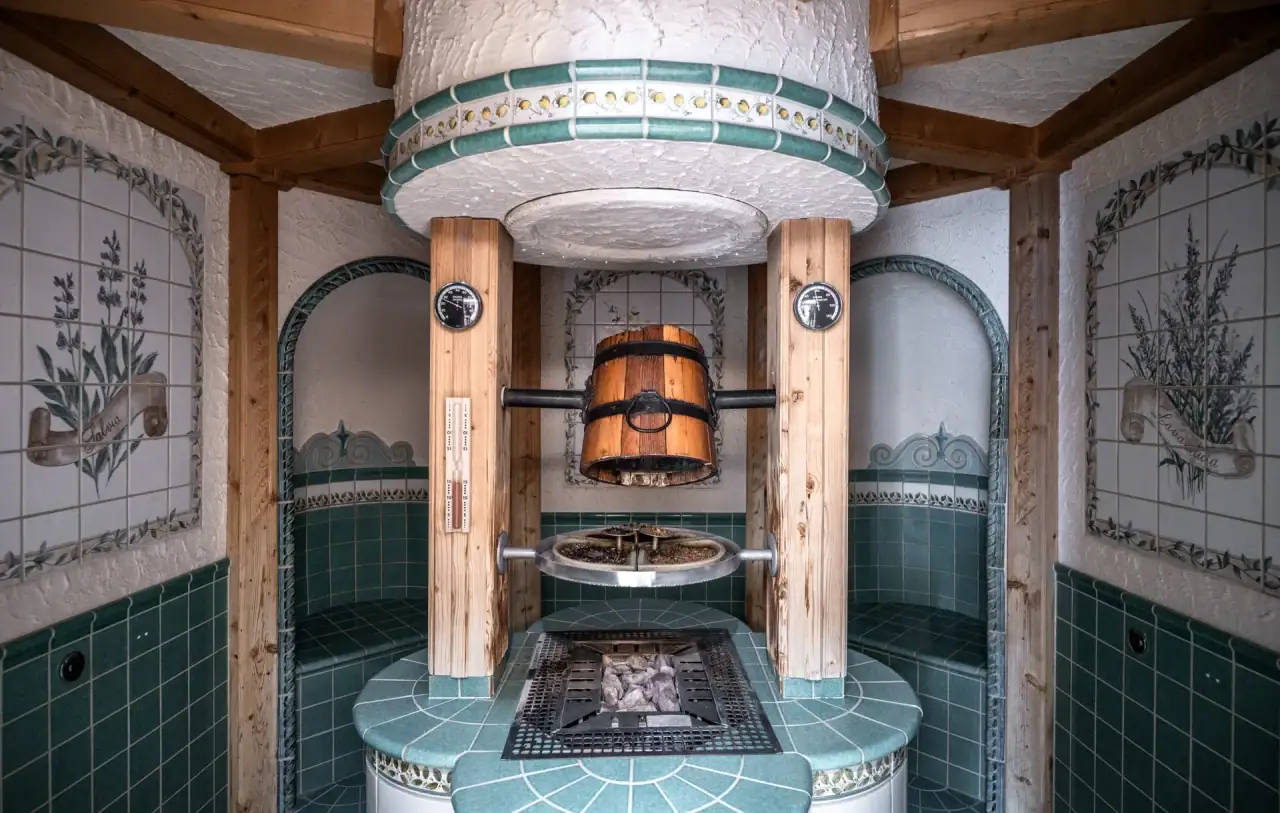 2025.07.03.wiesenhof 35 wellness kraeutersauna